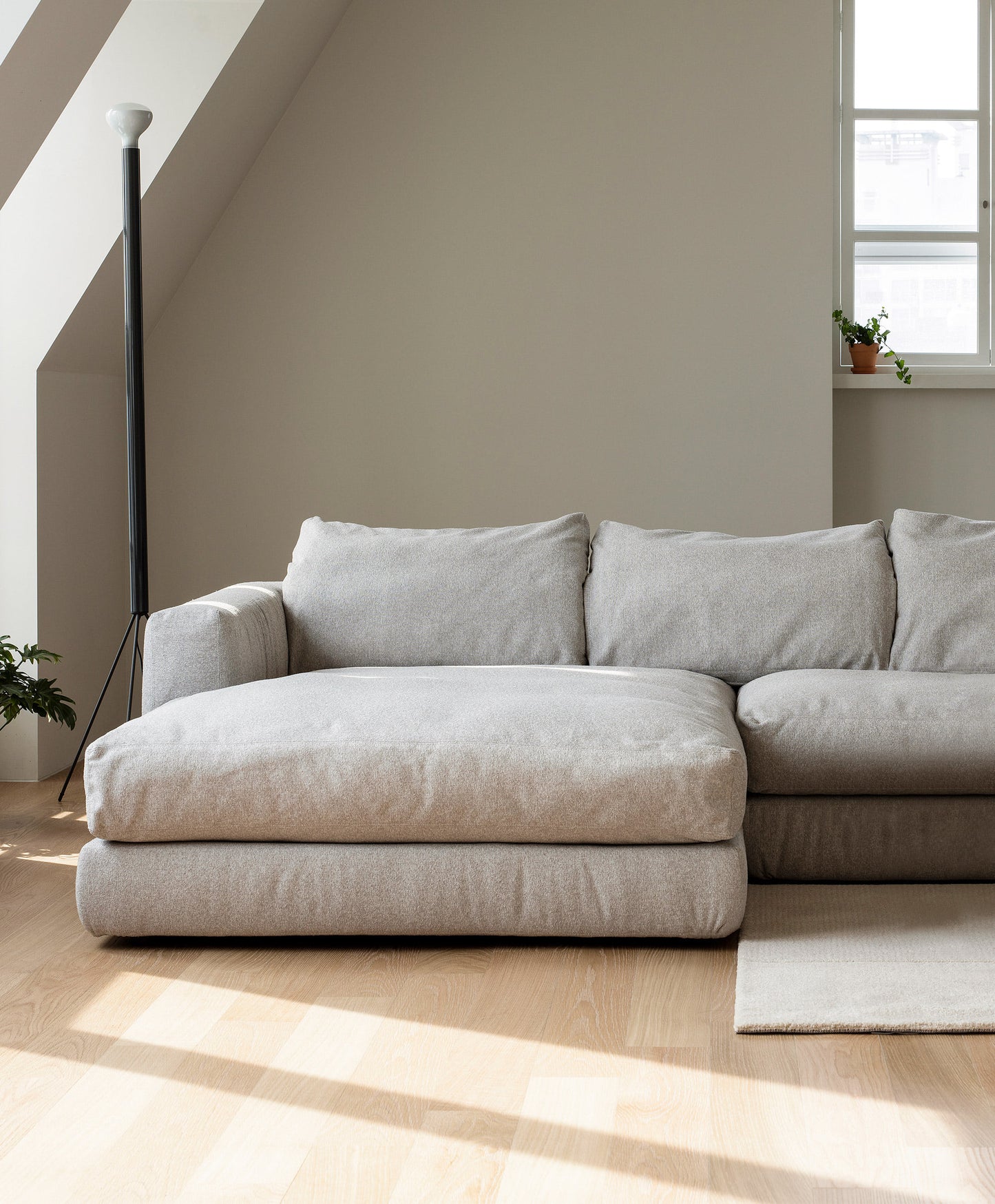 Lean Sofa