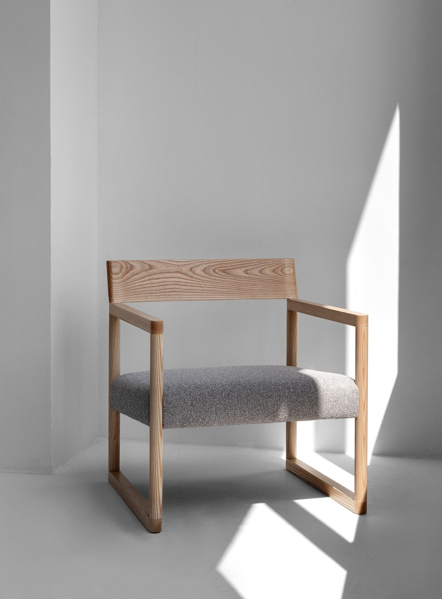 Round B Lounge Chair