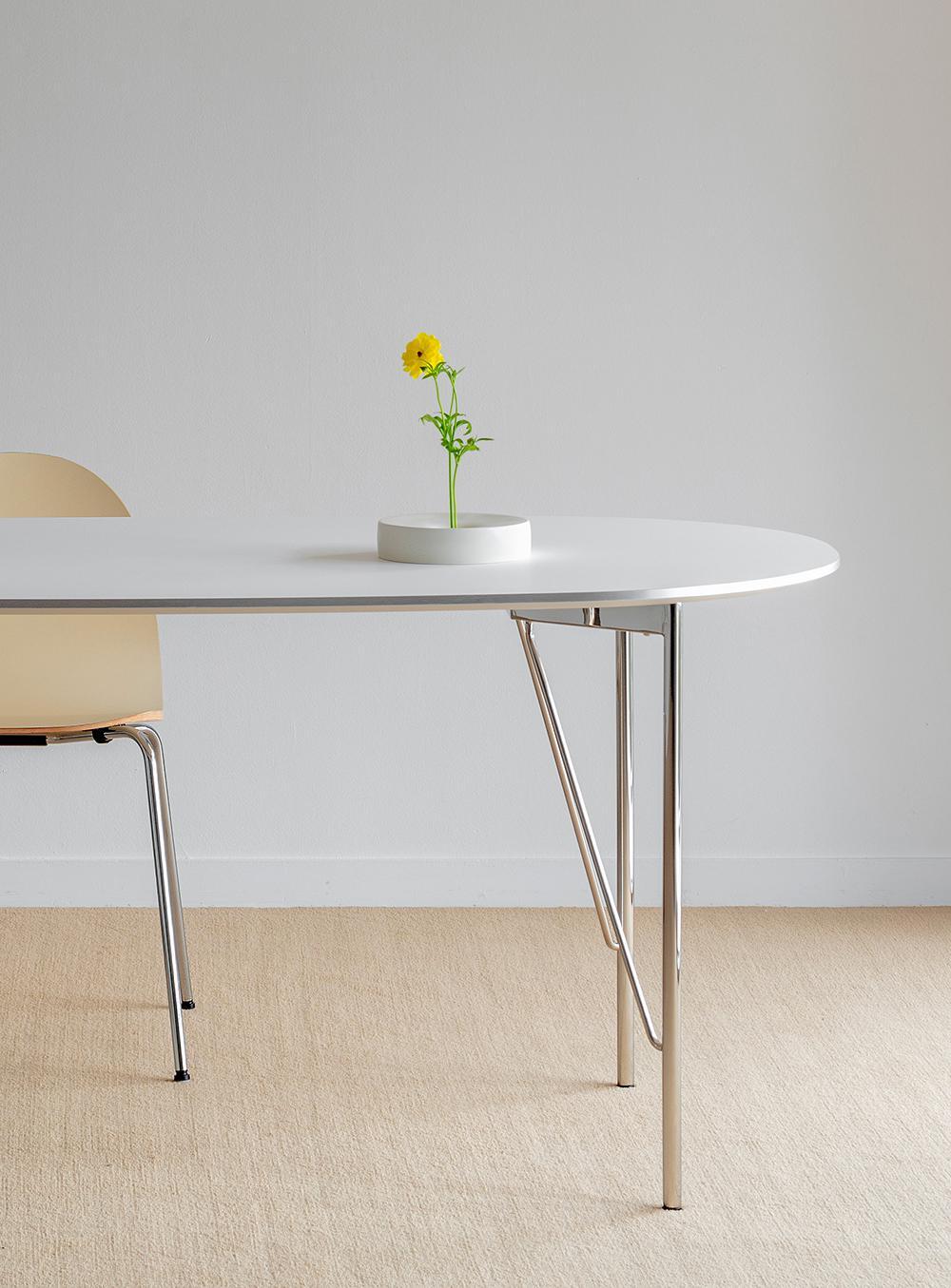 Plato Oval Table
