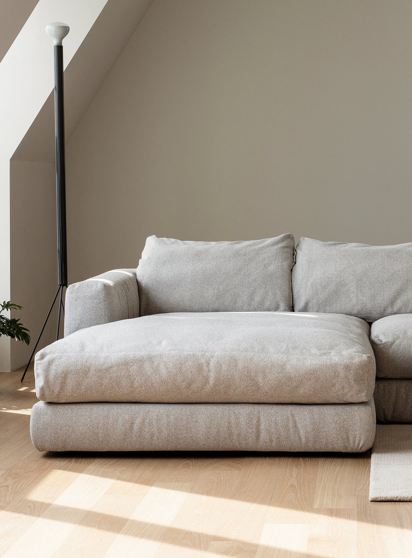 Lean Sofa