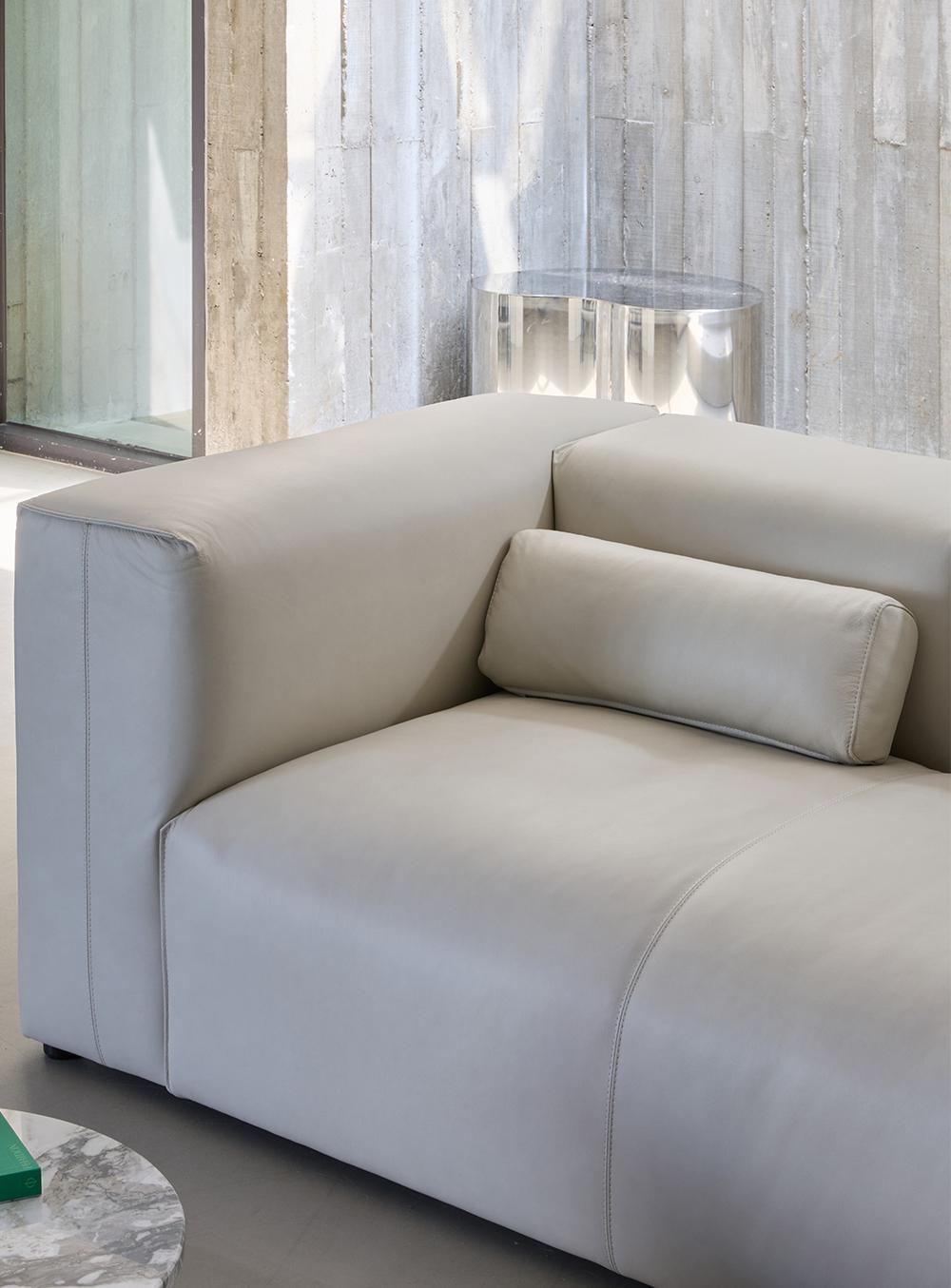 Plume Cushion - Leather